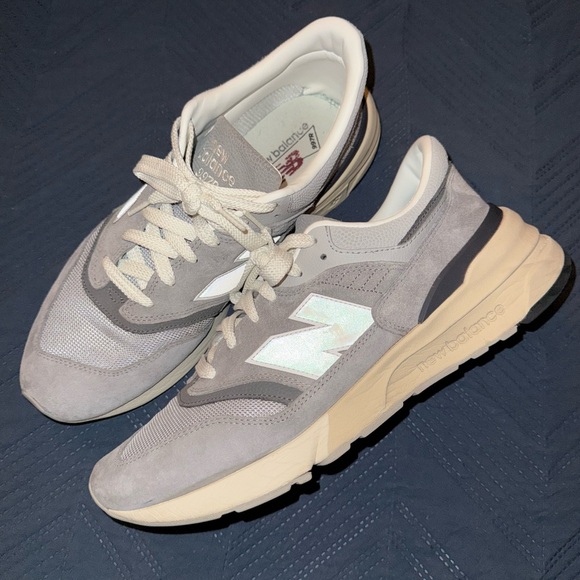 New Balance 997R Men’s Sneaker - Picture 1 of 3